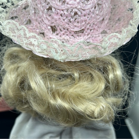 Paradise Galleries "Kathy" porcelain collectible doll - Picture 3 of 7